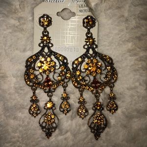 Yellow antique style earrings ✨